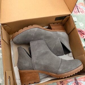 Sorel Gray Ankle Booties with Brown Heel